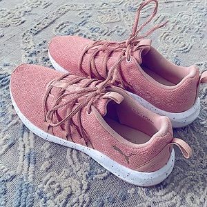 Size 8 Puma Soft Foam Pink - Like New